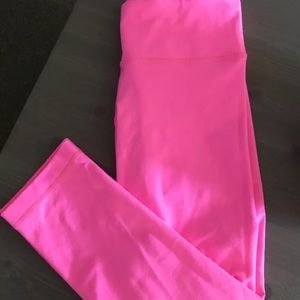 Lululemon wunder under crop.